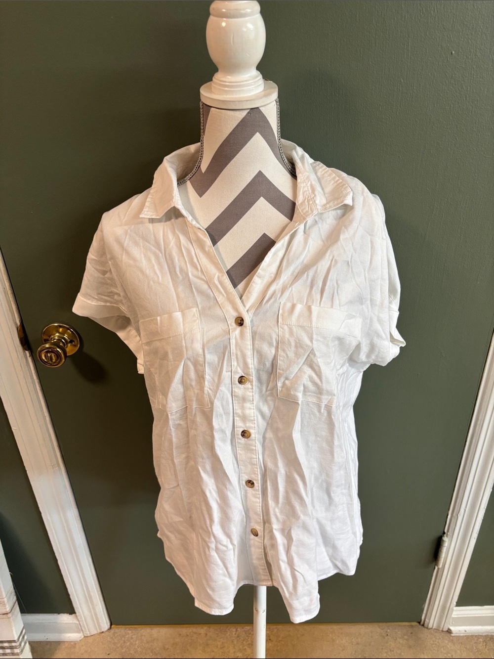 Falls Creek White Button-Front Short Sleeve Blouse